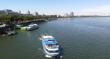 Wasserbusse auf dem Rhein ?